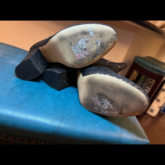 Booties. Fun & stylish - Picture 4 of 5